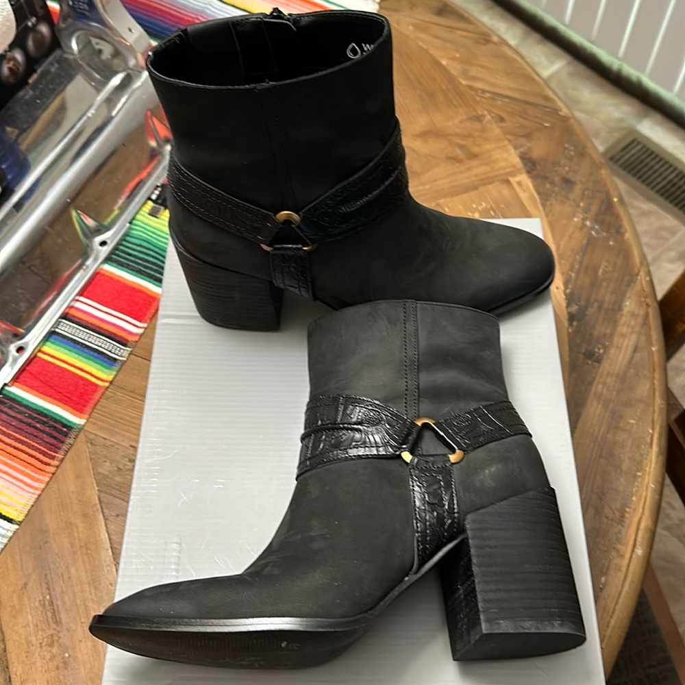 Vionic Carnelia Nubuck Boots